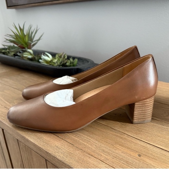 Trotters Daria Pump Cognac Brown Heels - Picture 8 of 8